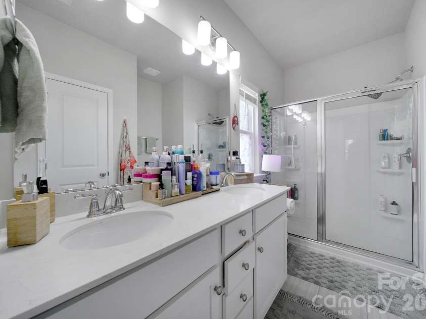 12120 Plover Drive, Charlotte, NC 28269.  MLS# CAR4366477, YatesRealty ID 17383. 1st floor primary bathroom