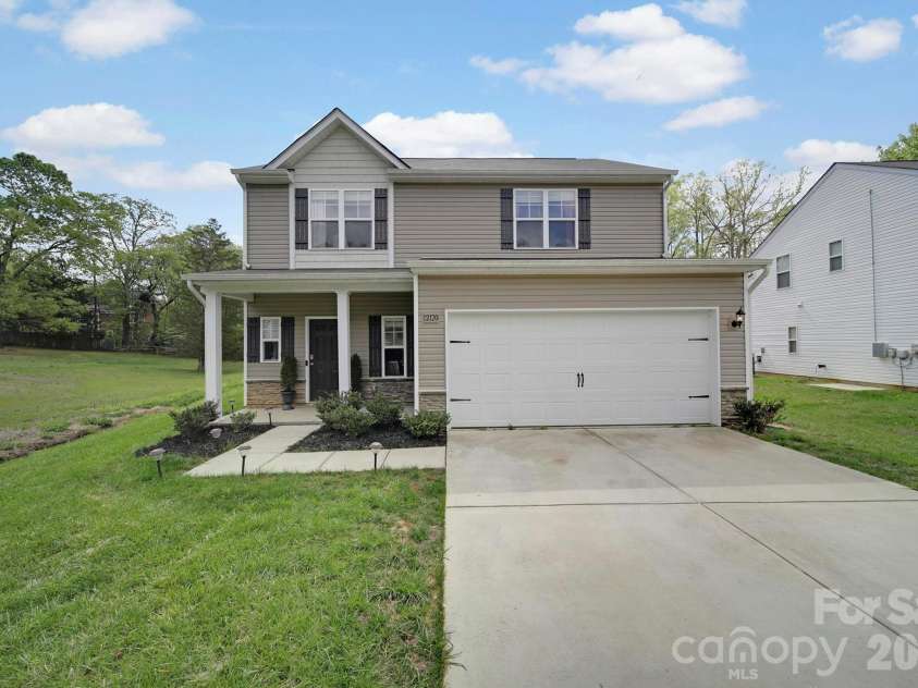 12120 Plover Drive, Charlotte, NC 28269.  MLS# CAR4366477, YatesRealty ID 17383. 