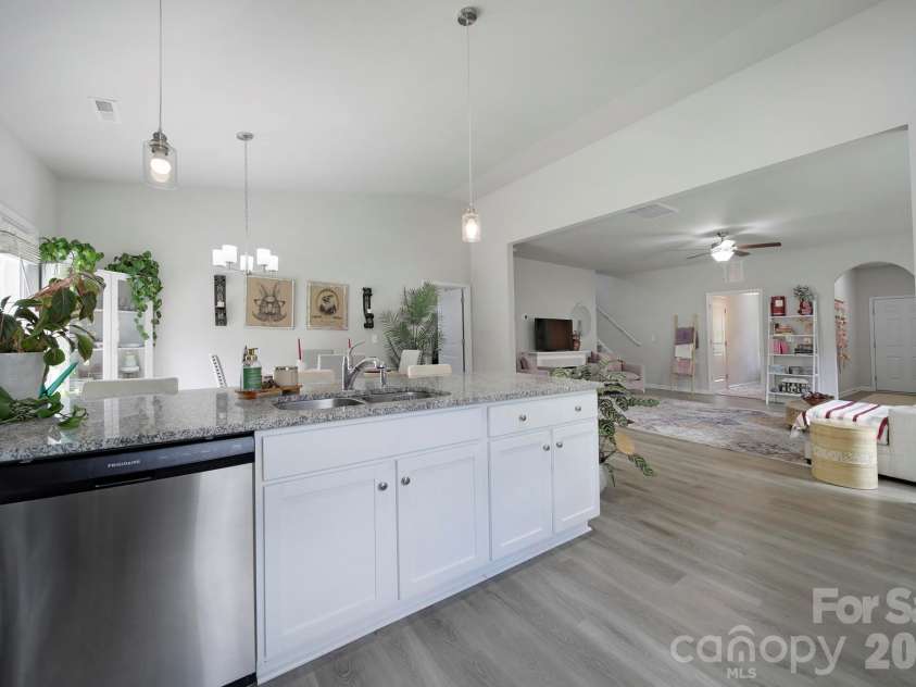 12120 Plover Drive, Charlotte, NC 28269.  MLS# CAR4366477, YatesRealty ID 17383. 