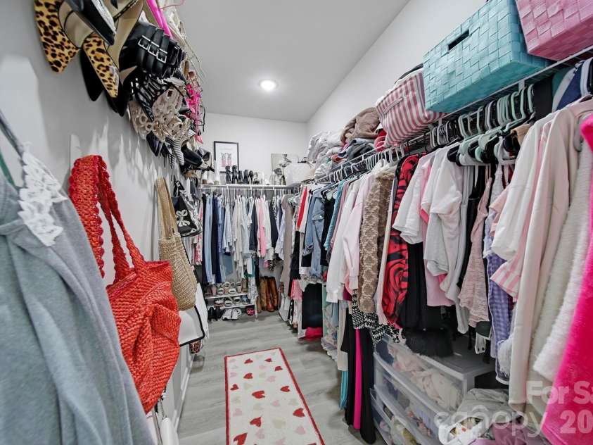 12120 Plover Drive, Charlotte, NC 28269.  MLS# CAR4366477, YatesRealty ID 17383. Large walk in closet 