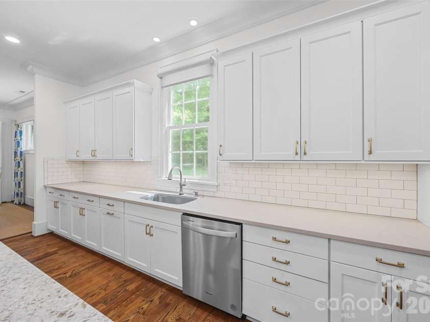 3013 Mountainbrook Road, Charlotte, NC 28210.  MLS# CAR4373911, YatesRealty ID 17384. 