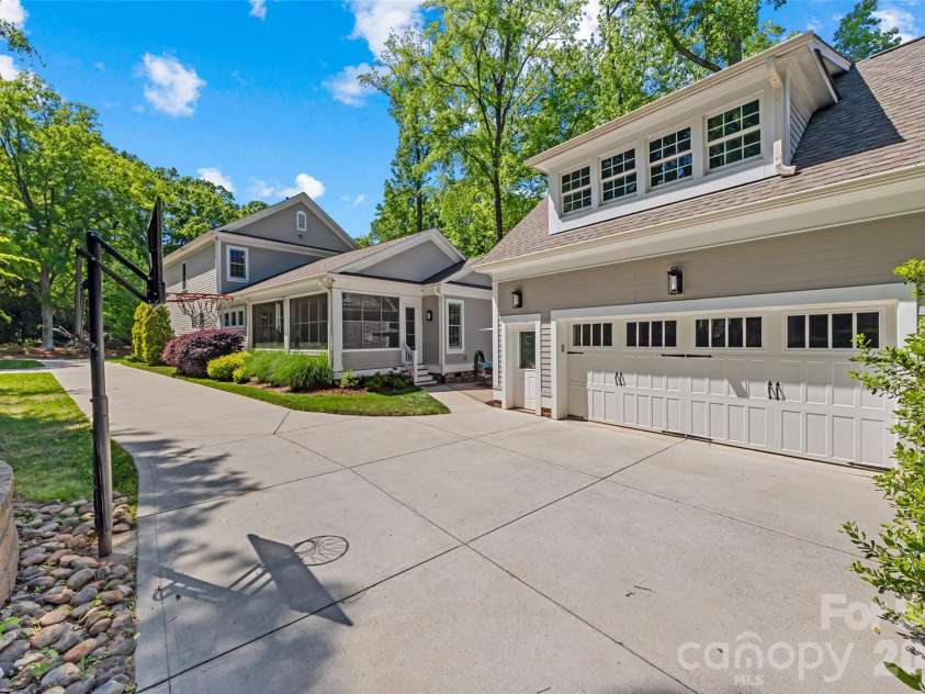 3013 Mountainbrook Road, Charlotte, NC 28210.  MLS# CAR4373911, YatesRealty ID 17384. 