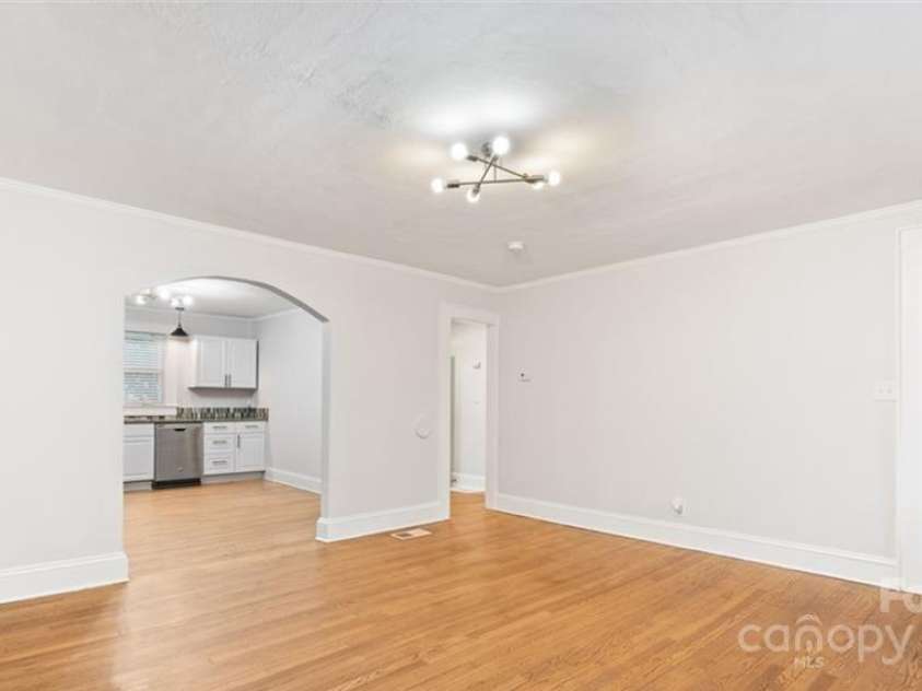 331 5th Avenue, Hickory, NC 28602.  MLS# CAR4250648, YatesRealty ID 17384. 