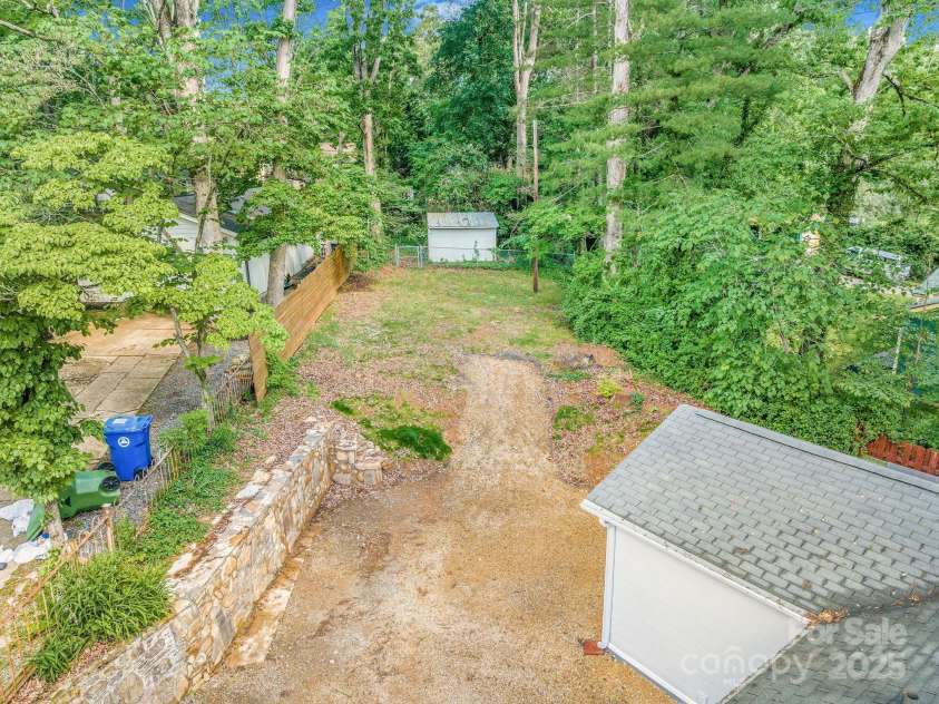 139 Beverly Road, Asheville, NC 28805.  MLS# CAR4258019, YatesRealty ID 17385. 