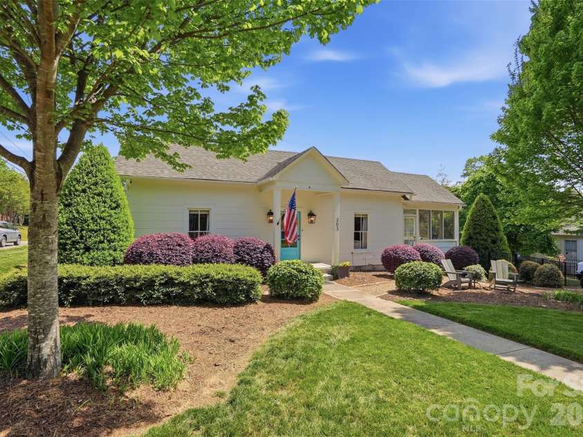 303 South Street, Davidson, NC 28036.  MLS# CAR4369011, YatesRealty ID 17386. 