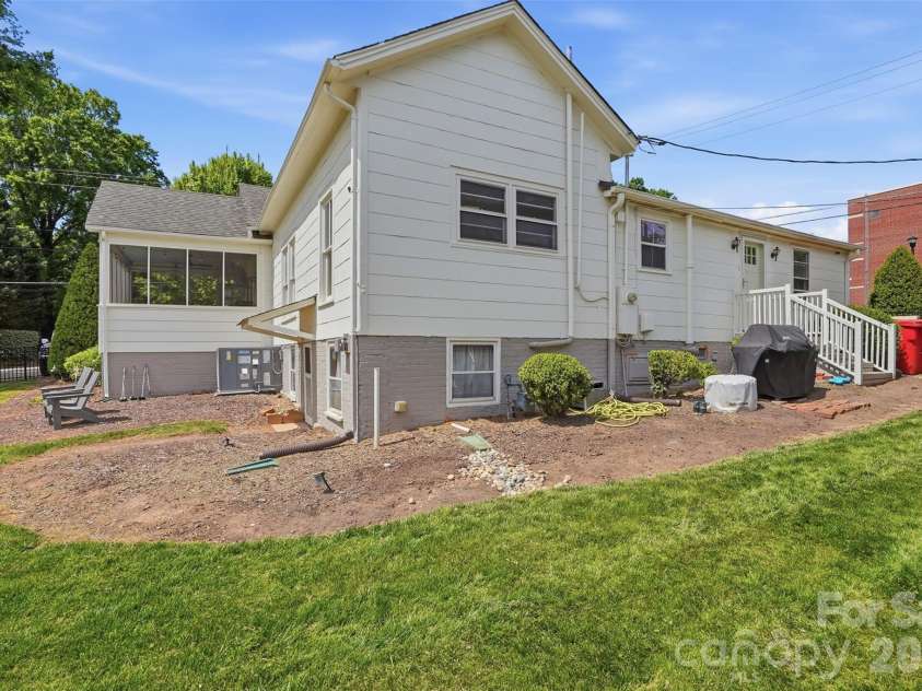 303 South Street, Davidson, NC 28036.  MLS# CAR4369011, YatesRealty ID 17386. 