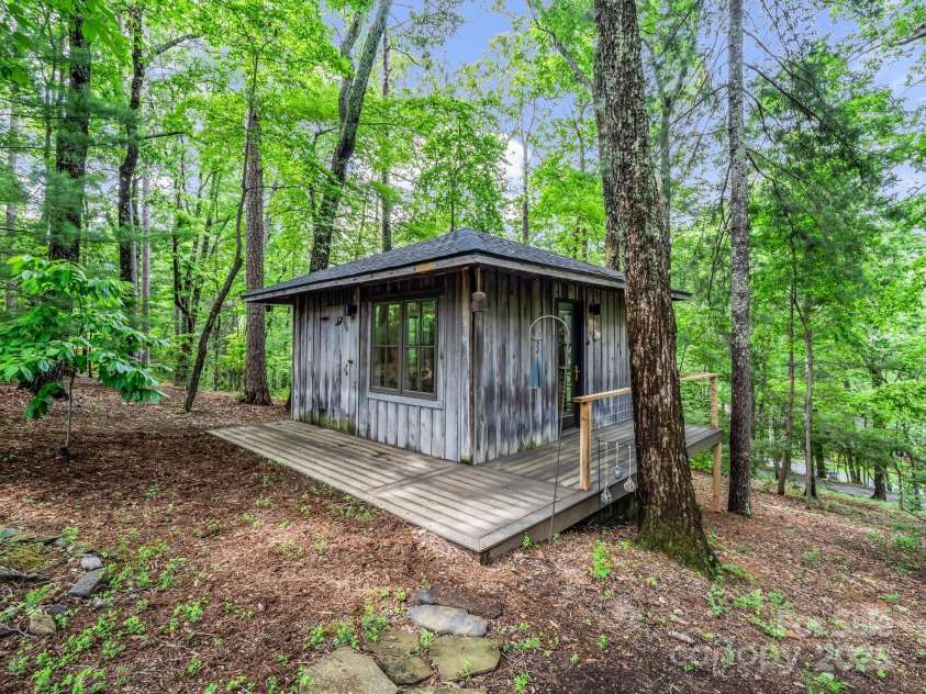 185 Greenstoke Loop, Tryon, NC 28782.  MLS# CAR4261125, YatesRealty ID 17387. Artist studio