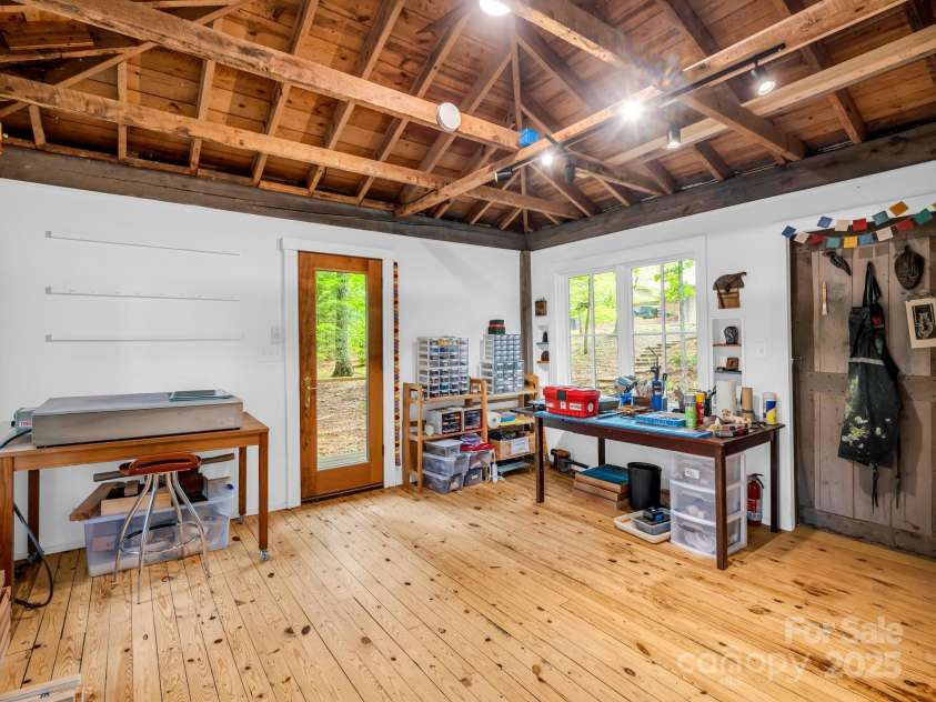 185 Greenstoke Loop, Tryon, NC 28782.  MLS# CAR4261125, YatesRealty ID 17387. Be creative in this Studio