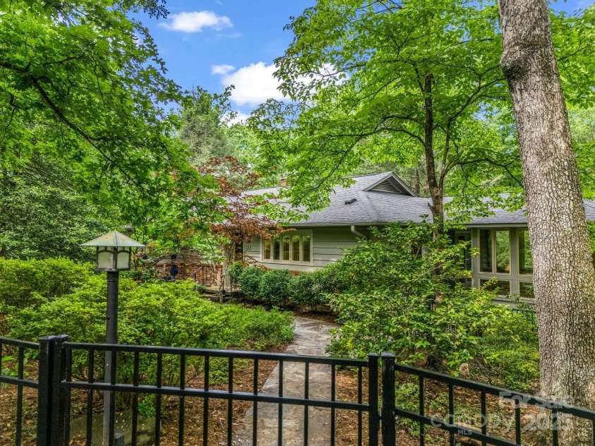 185 Greenstoke Loop, Tryon, NC 28782.  MLS# CAR4261125, YatesRealty ID 17387. Safe haven for your pets
