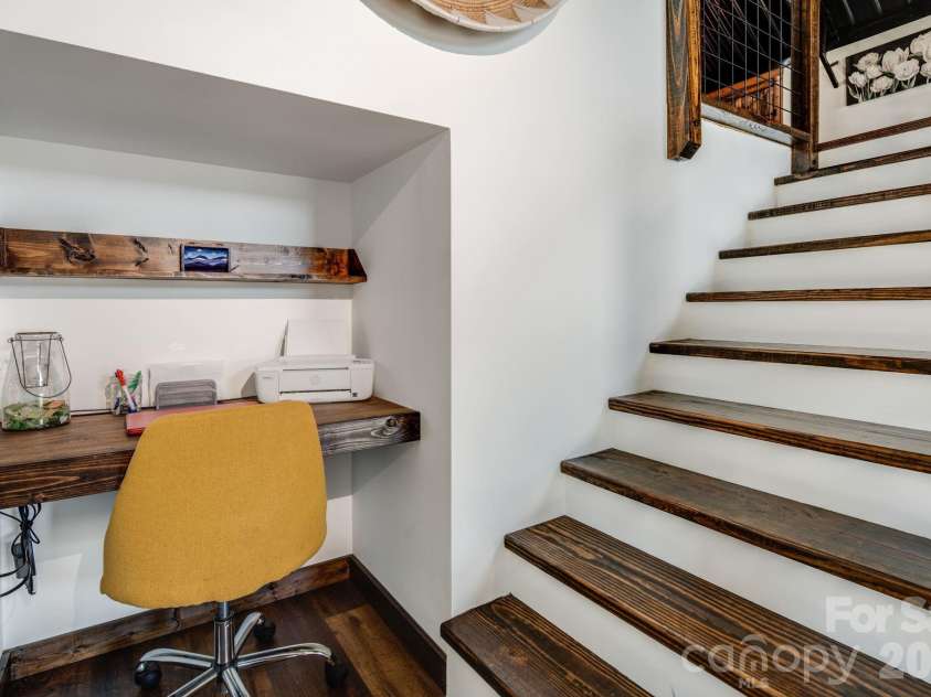 4530 Double Island Road, Green Mountain, NC 28740.  MLS# CAR4362589, YatesRealty ID 17388. Cozy workspace nook