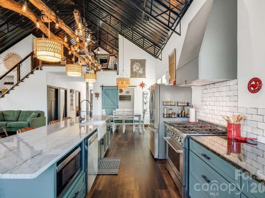 4530 Double Island Road, Green Mountain, NC 28740.  MLS# CAR4362589, YatesRealty ID 17388. Spacious Kitchen Counters