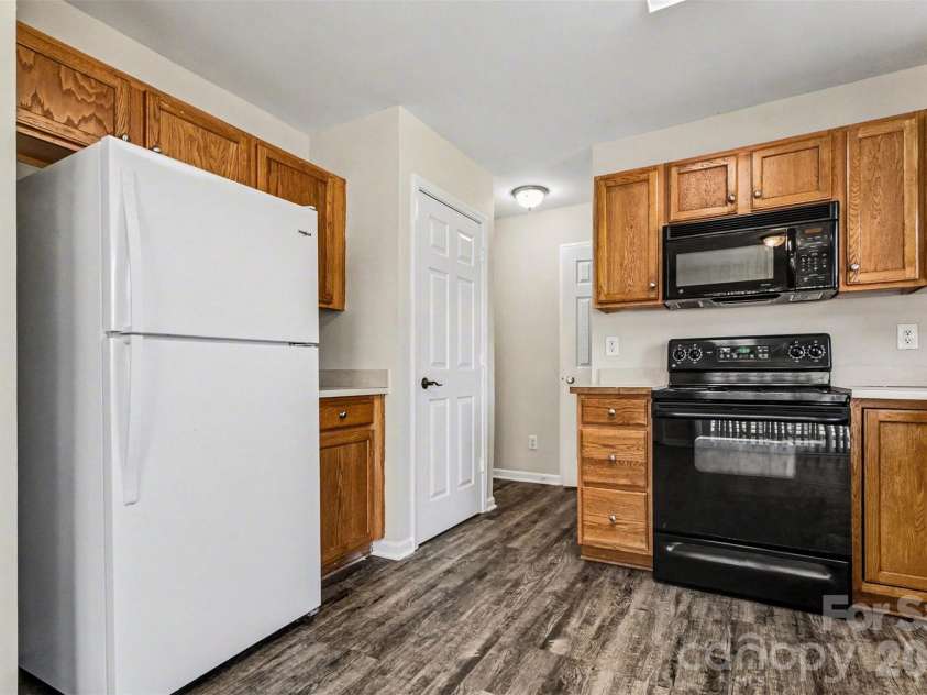 4034 Woolcott Avenue, Charlotte, NC 28213.  MLS# CAR4373792, YatesRealty ID 17389. 