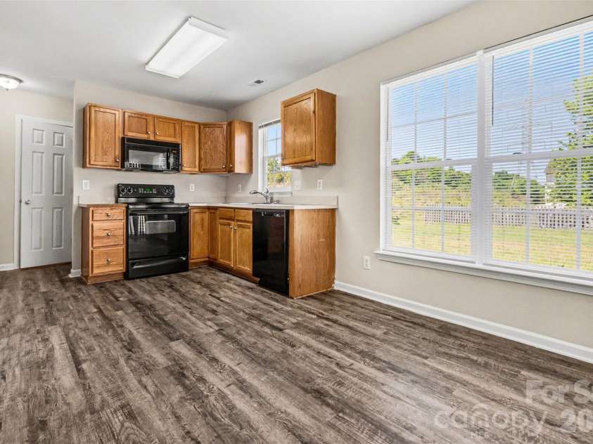 4034 Woolcott Avenue, Charlotte, NC 28213.  MLS# CAR4373792, YatesRealty ID 17389. 