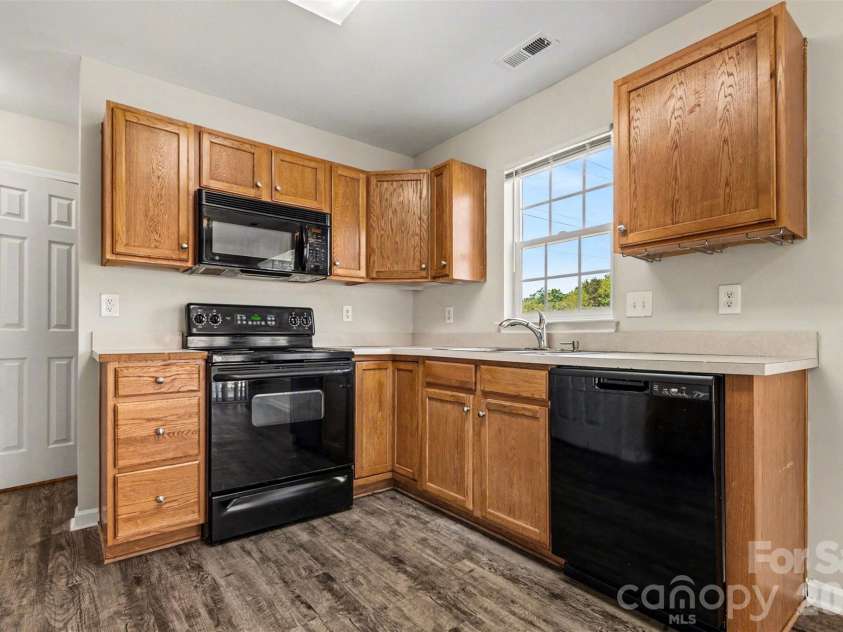 4034 Woolcott Avenue, Charlotte, NC 28213.  MLS# CAR4373792, YatesRealty ID 17389. 