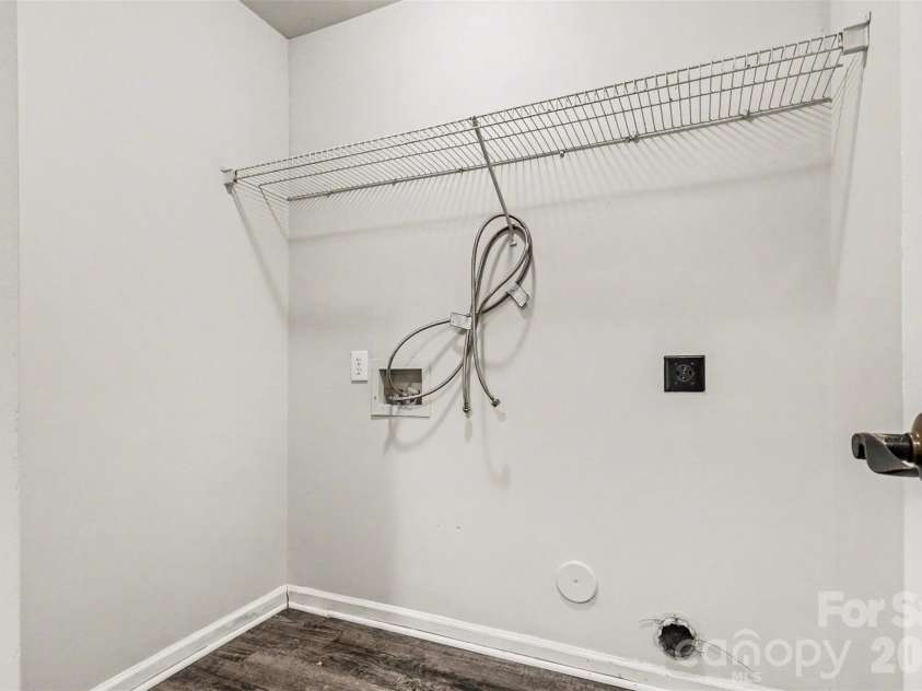 4034 Woolcott Avenue, Charlotte, NC 28213.  MLS# CAR4373792, YatesRealty ID 17389. 