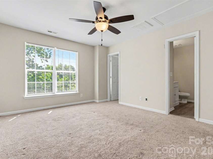 4034 Woolcott Avenue, Charlotte, NC 28213.  MLS# CAR4373792, YatesRealty ID 17389. 