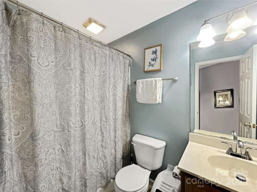 226 Farington Circle, Fletcher, NC 28732.  MLS# CAR4217027, YatesRealty ID 1739. 2nd floor Guest Bathroom