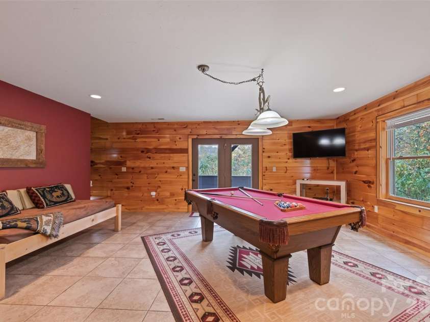 235 Soaring Eagle Road, Bryson City, NC 28713.  MLS# CAR4316418, YatesRealty ID 1739. Fully decorated with direct access to the 