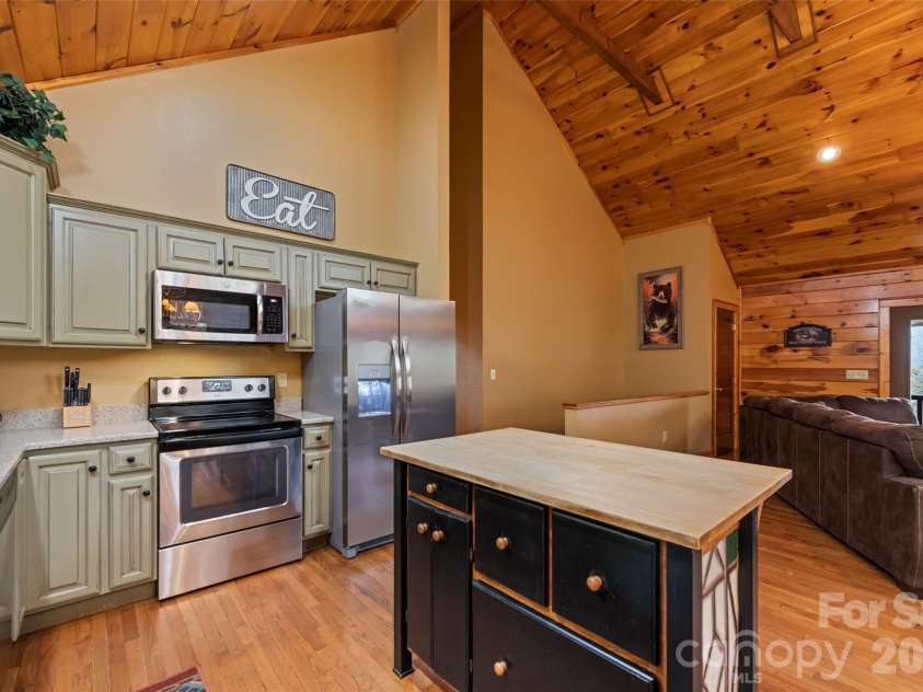 235 Soaring Eagle Road, Bryson City, NC 28713.  MLS# CAR4316418, YatesRealty ID 1739. Open floorpan perfect for entertaining friends, family and guests 