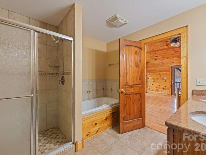235 Soaring Eagle Road, Bryson City, NC 28713.  MLS# CAR4316418, YatesRealty ID 1739. Primary bathroom suite with shower and Whirlpool 