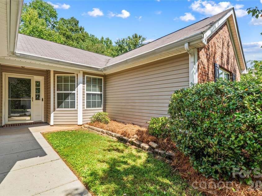 2457 Marthas Ridge Drive, Statesville, NC 28625.  MLS# CAR4423440, YatesRealty ID 17390. 