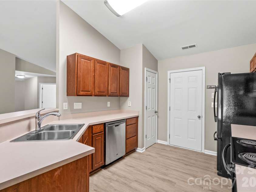 2457 Marthas Ridge Drive, Statesville, NC 28625.  MLS# CAR4423440, YatesRealty ID 17390. 