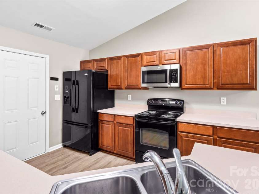 2457 Marthas Ridge Drive, Statesville, NC 28625.  MLS# CAR4423440, YatesRealty ID 17390. 