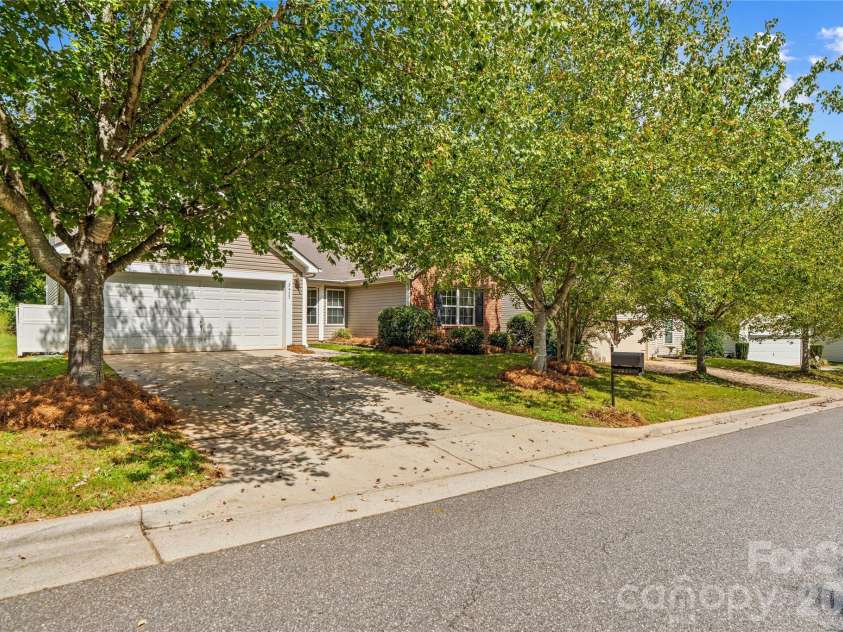 2457 Marthas Ridge Drive, Statesville, NC 28625.  MLS# CAR4423440, YatesRealty ID 17390. 