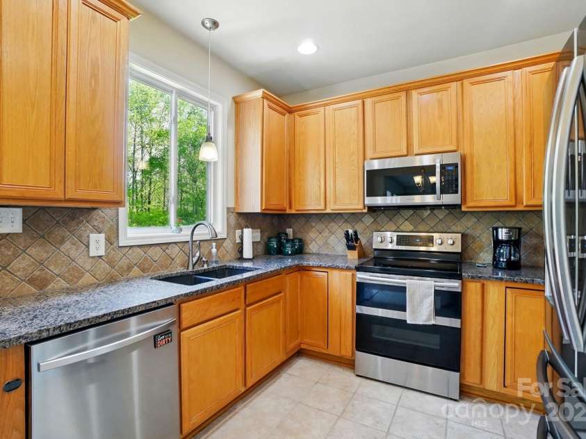 10056 Paisley Drive, Charlotte, NC 28269.  MLS# CAR4246643, YatesRealty ID 17391. 