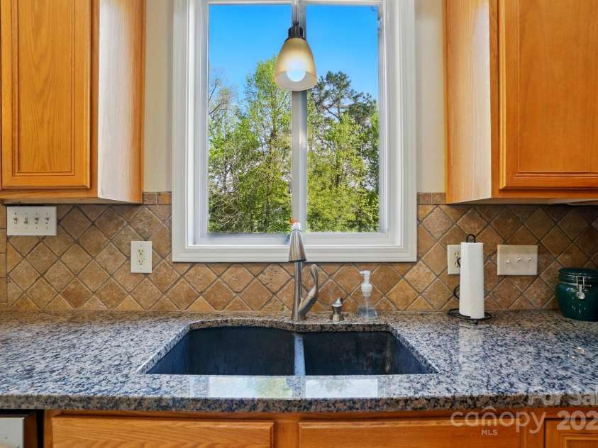 10056 Paisley Drive, Charlotte, NC 28269.  MLS# CAR4246643, YatesRealty ID 17391. 