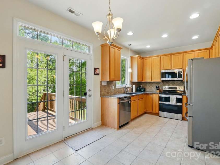 10056 Paisley Drive, Charlotte, NC 28269.  MLS# CAR4246643, YatesRealty ID 17391. 