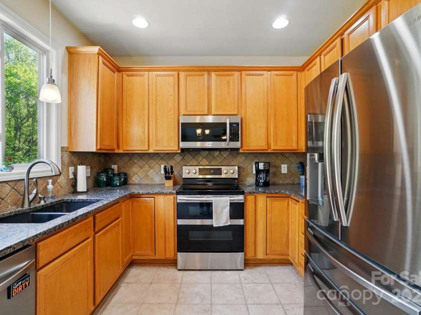 10056 Paisley Drive, Charlotte, NC 28269.  MLS# CAR4246643, YatesRealty ID 17391. 