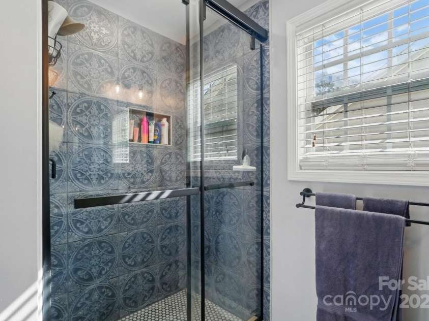 10056 Paisley Drive, Charlotte, NC 28269.  MLS# CAR4246643, YatesRealty ID 17391. 