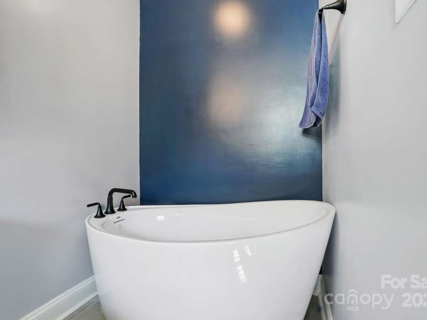 10056 Paisley Drive, Charlotte, NC 28269.  MLS# CAR4246643, YatesRealty ID 17391. 