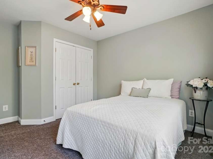 10056 Paisley Drive, Charlotte, NC 28269.  MLS# CAR4246643, YatesRealty ID 17391. 