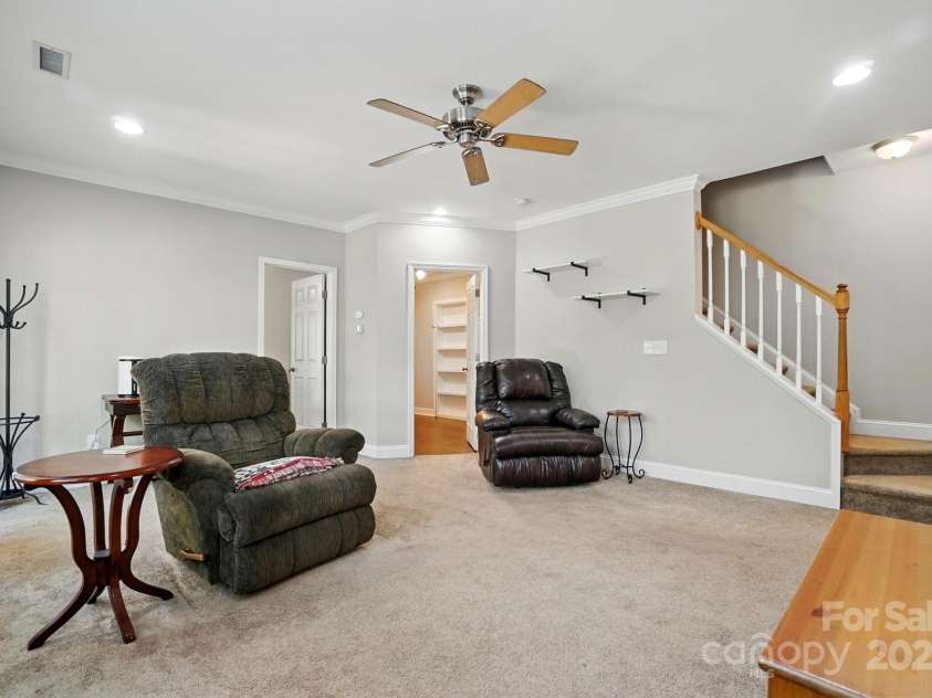 10056 Paisley Drive, Charlotte, NC 28269.  MLS# CAR4246643, YatesRealty ID 17391. 