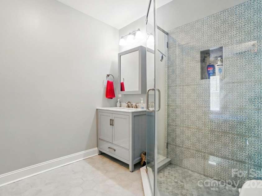 10056 Paisley Drive, Charlotte, NC 28269.  MLS# CAR4246643, YatesRealty ID 17391. 