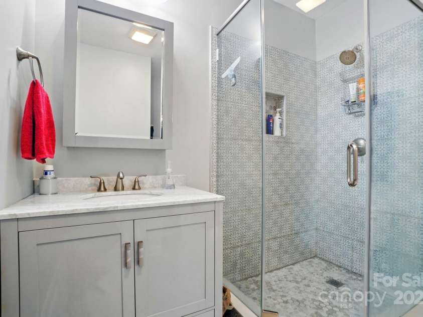 10056 Paisley Drive, Charlotte, NC 28269.  MLS# CAR4246643, YatesRealty ID 17391. 