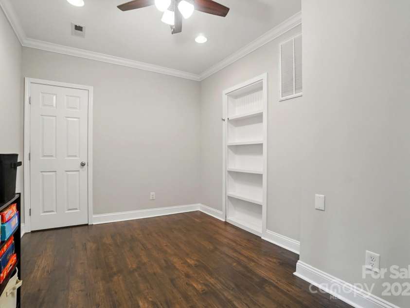 10056 Paisley Drive, Charlotte, NC 28269.  MLS# CAR4246643, YatesRealty ID 17391. 