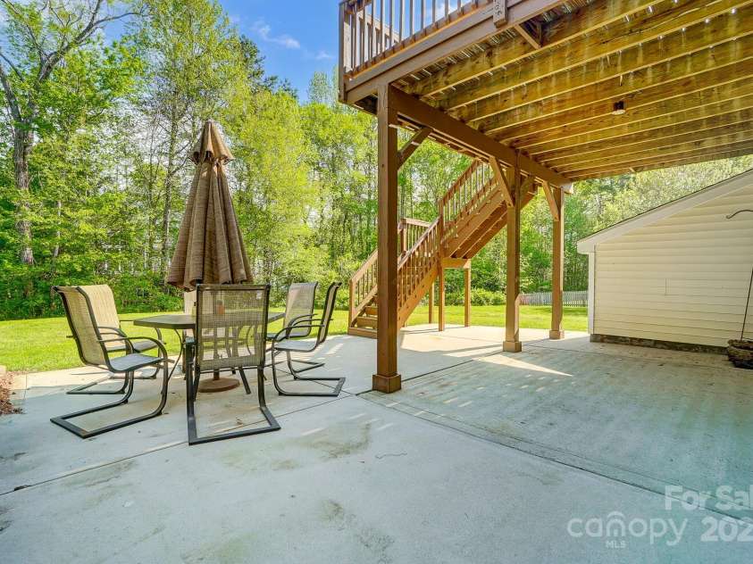 10056 Paisley Drive, Charlotte, NC 28269.  MLS# CAR4246643, YatesRealty ID 17391. 