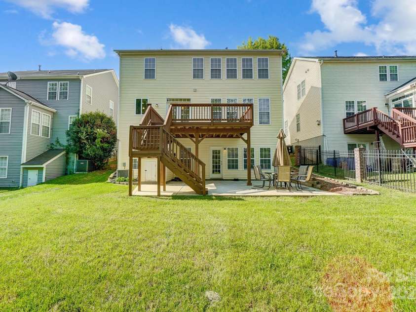 10056 Paisley Drive, Charlotte, NC 28269.  MLS# CAR4246643, YatesRealty ID 17391. 