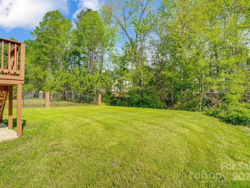 10056 Paisley Drive, Charlotte, NC 28269.  MLS# CAR4246643, YatesRealty ID 17391. 