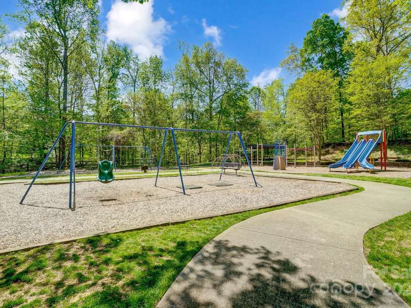 10056 Paisley Drive, Charlotte, NC 28269.  MLS# CAR4246643, YatesRealty ID 17391. 