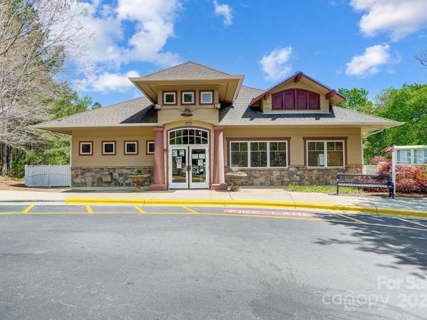 10056 Paisley Drive, Charlotte, NC 28269.  MLS# CAR4246643, YatesRealty ID 17391. 