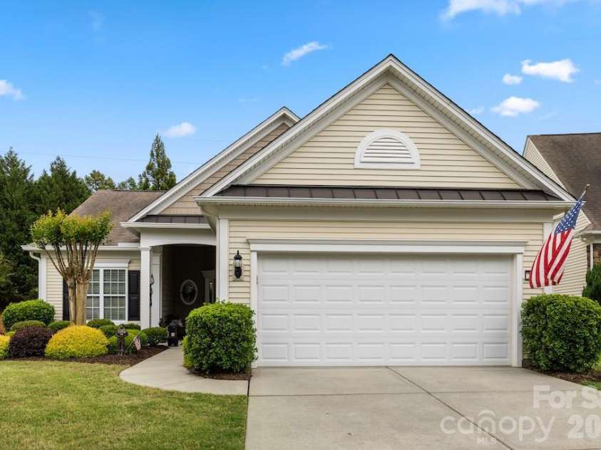 2009 Maned Goose Court, Fort Mill, SC 29707.  MLS# CAR4376200, YatesRealty ID 17392. 