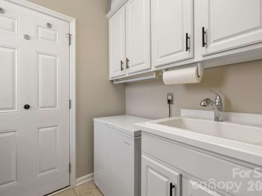 2009 Maned Goose Court, Fort Mill, SC 29707.  MLS# CAR4376200, YatesRealty ID 17392. 