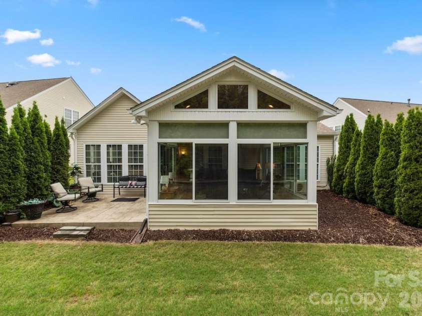 2009 Maned Goose Court, Fort Mill, SC 29707.  MLS# CAR4376200, YatesRealty ID 17392. 