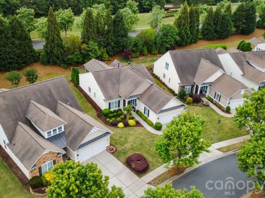 2009 Maned Goose Court, Fort Mill, SC 29707.  MLS# CAR4376200, YatesRealty ID 17392. 