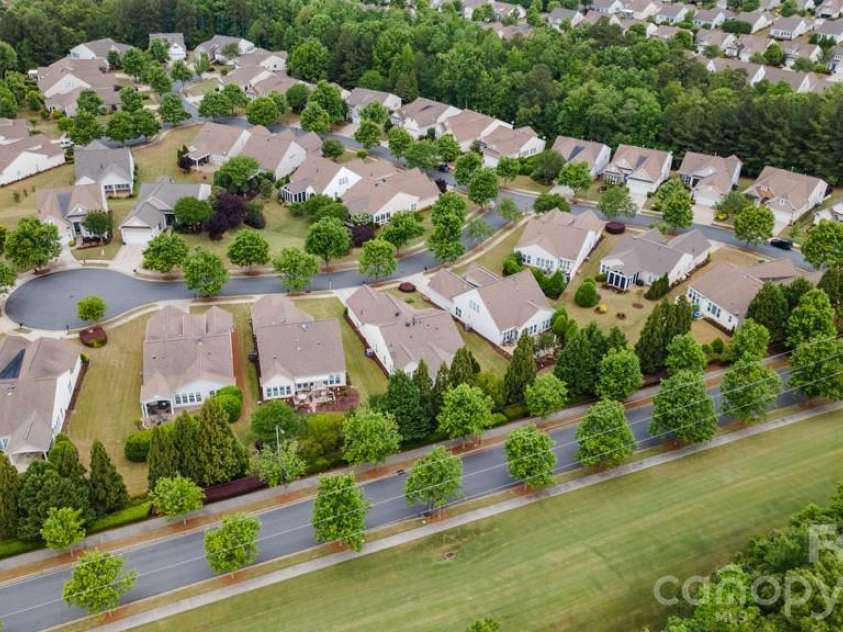 2009 Maned Goose Court, Fort Mill, SC 29707.  MLS# CAR4376200, YatesRealty ID 17392. 
