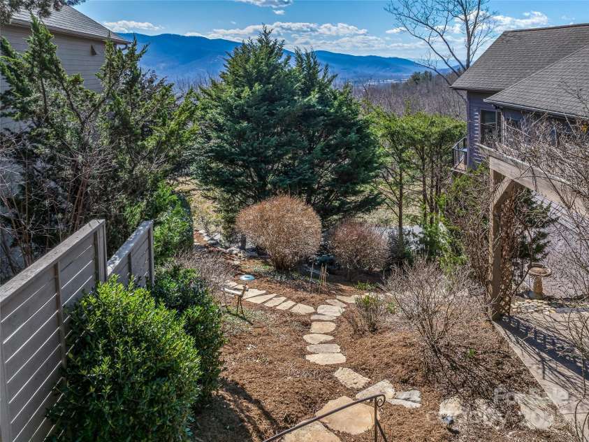 20 Red Plum Lane, Black Mountain, NC 28711.  MLS# CAR4206569, YatesRealty ID 17393. 